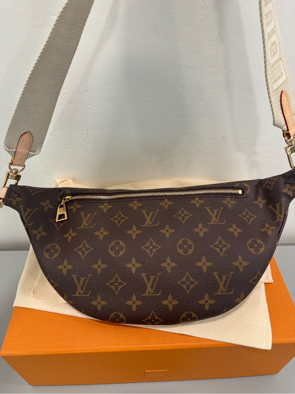 Louis Vuitton high rise bumbag Monogram Canvas Crossbody - Picture 5 of 7